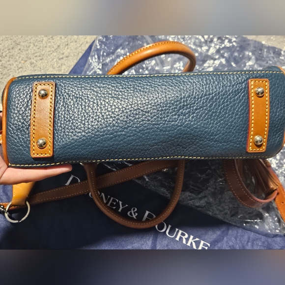 NWT - Vintage Dooney & Bourke Navy and Tan Leather Satchel - Picture 7 of 13